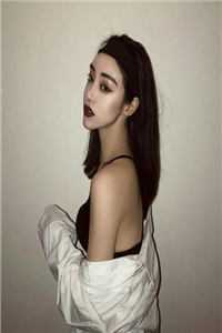 直播而已，怎么成玛丽苏女主了？的主角是