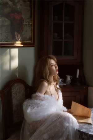 听到皇帝心声后，我成了他宠妃必读文